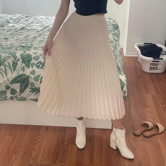 H&M Midi Skirt - Picture 2 of 4